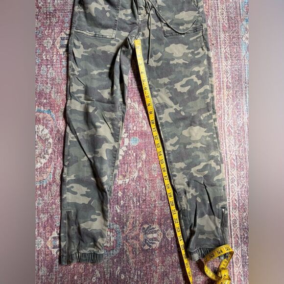 American Eagle Women’s 10 Next Level Stretch Camouflage Jogger Pants - Picture 4 of 9